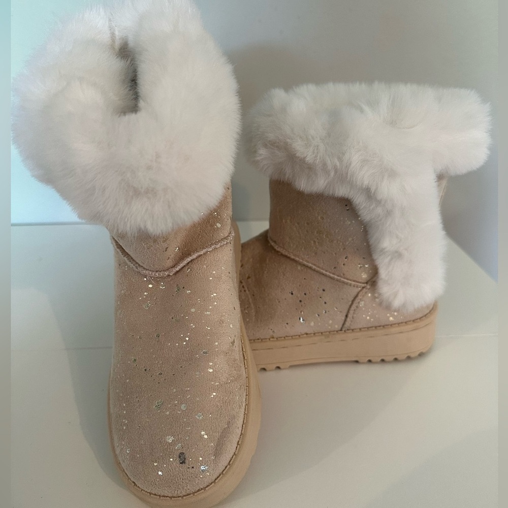 Sonoma Girl’s Fur Cream Colored “Ugg” Platform Boots Size 1